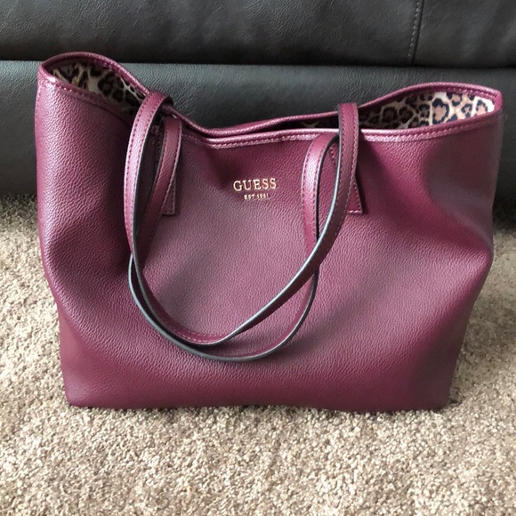 vikky tote guess